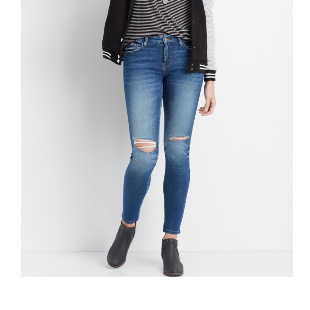 NWT Destructed Skinny Jeans